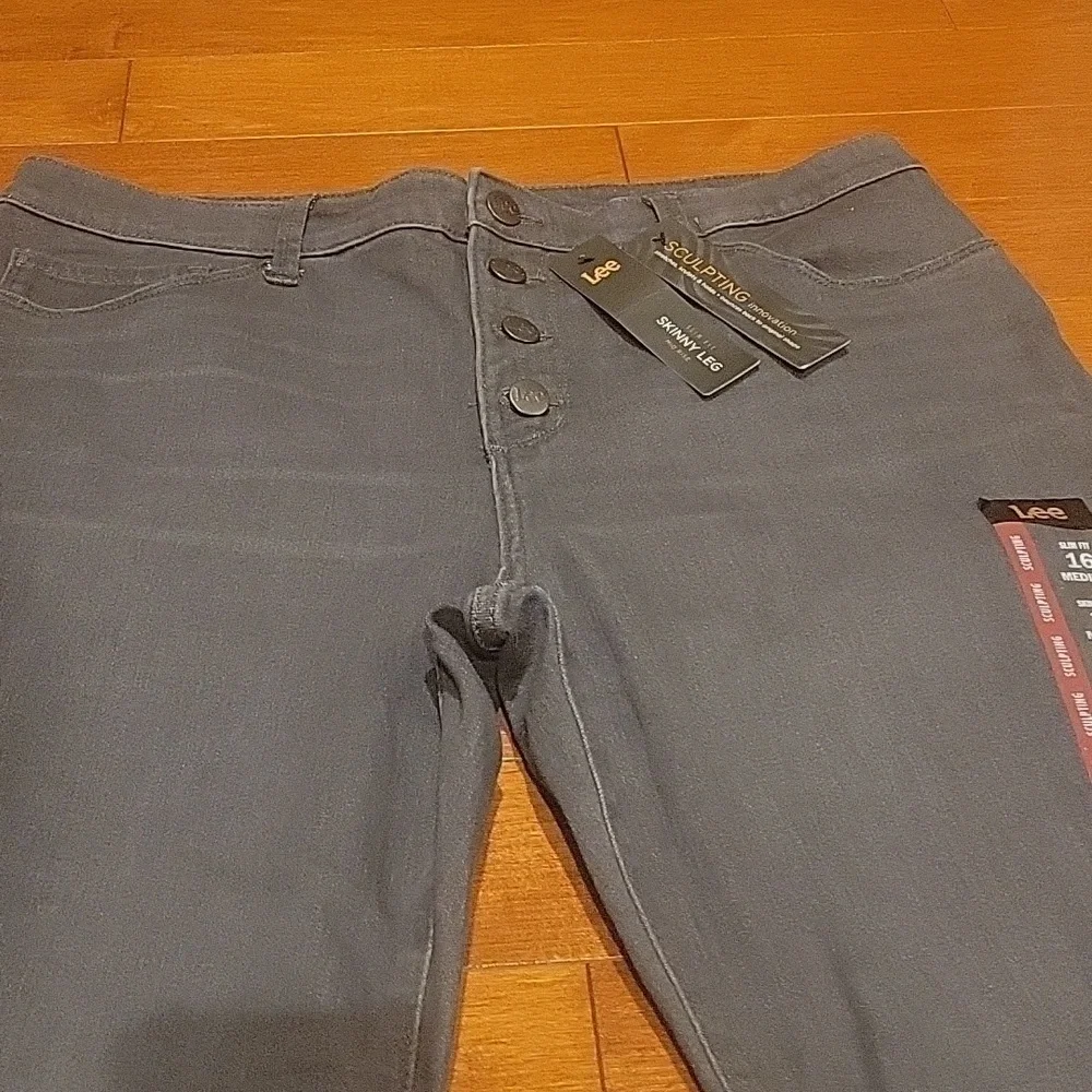 LEE NWT Scultping Skinny Mid Rise Jeans sz 16